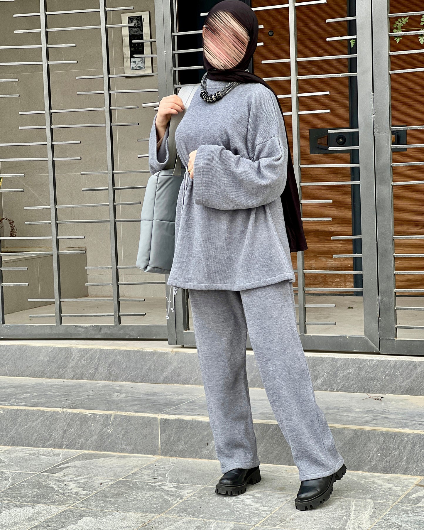Ensemble gris
